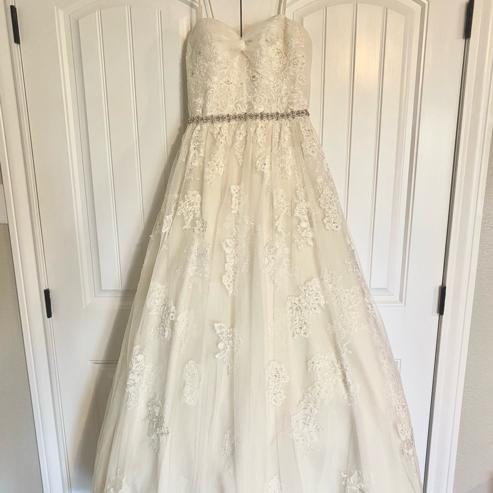 Gorgeous Stella York wedding dress